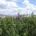 Apartment Schoener Romantischer Blick Auf Die Seine By Interhome