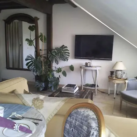 Schoener Romantischer Blick Auf Seine By Interhome Paris