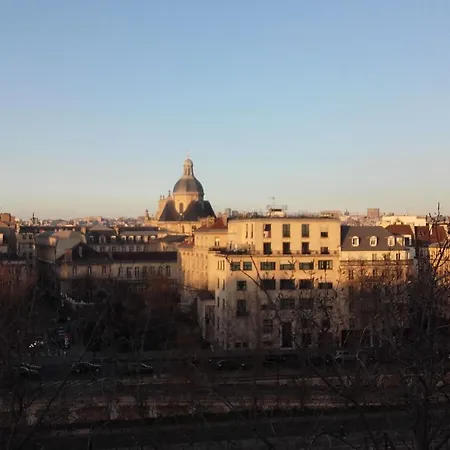 Schoener Romantischer Blick Auf Seine By Interhome Parigi